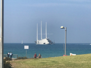  صور: يخت ثمنه 400 مليون دولار يرسو أمام شاطئ يافا 